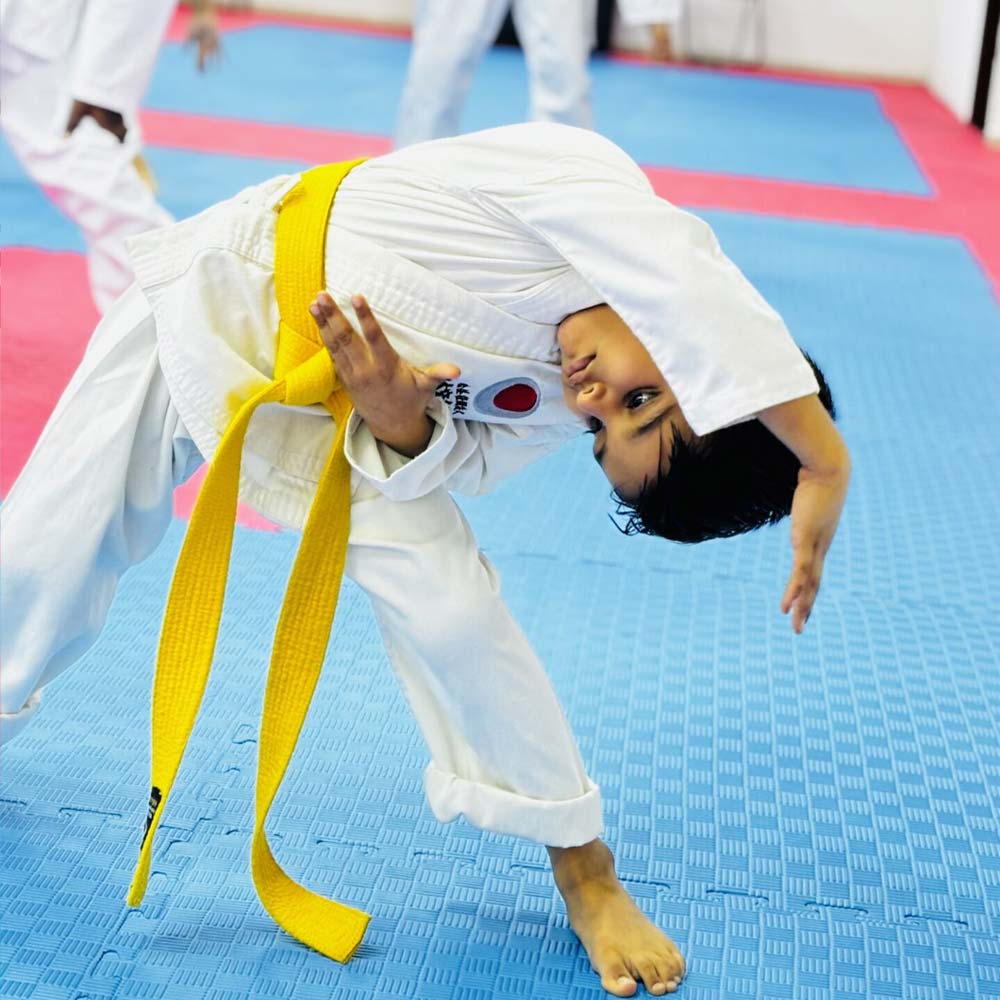 TRAINING KARATE FOR FITNESS & HEALTH